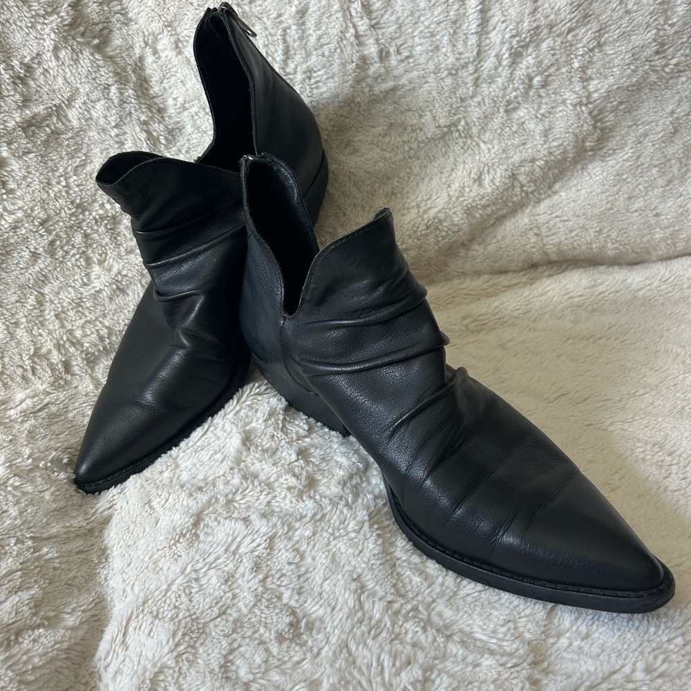 Women’s Payor Black Leather Bootie